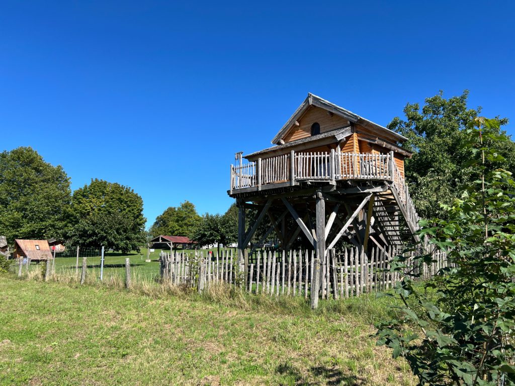 Cabane perchée - Hébergement insolite