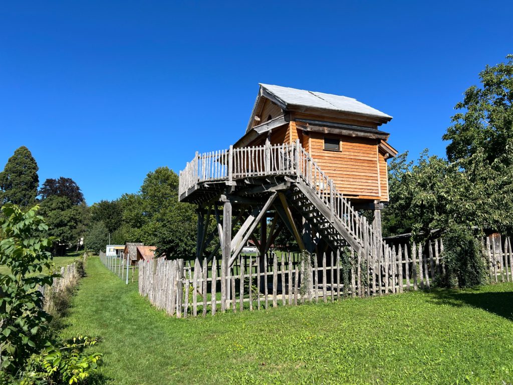 Cabane perchée - Hébergement insolite
